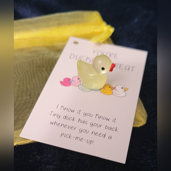 Pocket Hug Yellow Duck - Picture 2 of 4